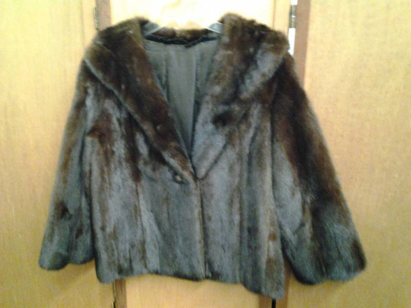 lot 24 image: Fur Jacket