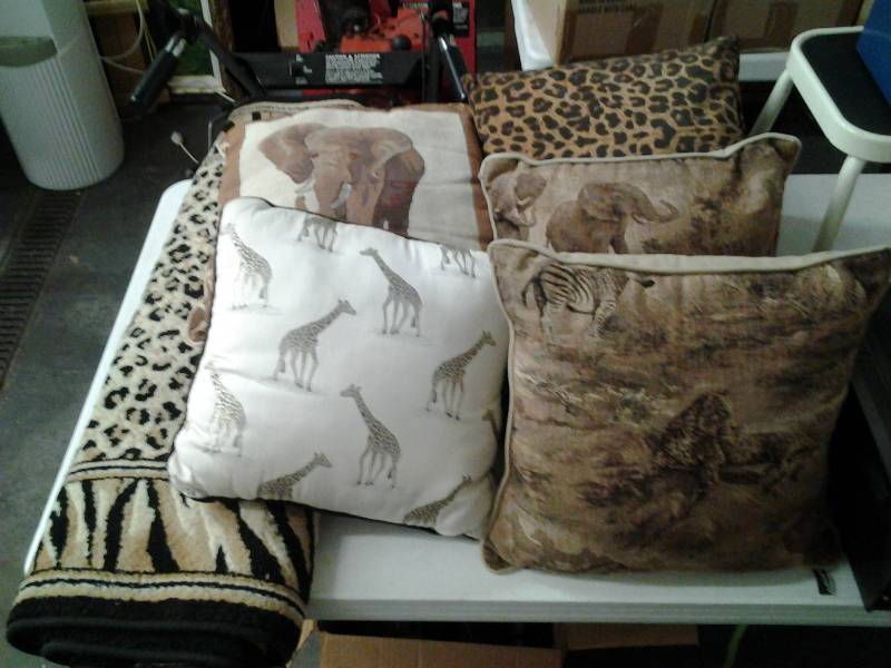 lot 33 image: 6-Throw Pillows, Rug (Jungle Theme) 38x60