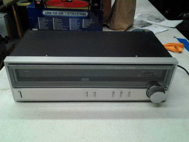 lot 42 image: Fisher AMFM Tuner