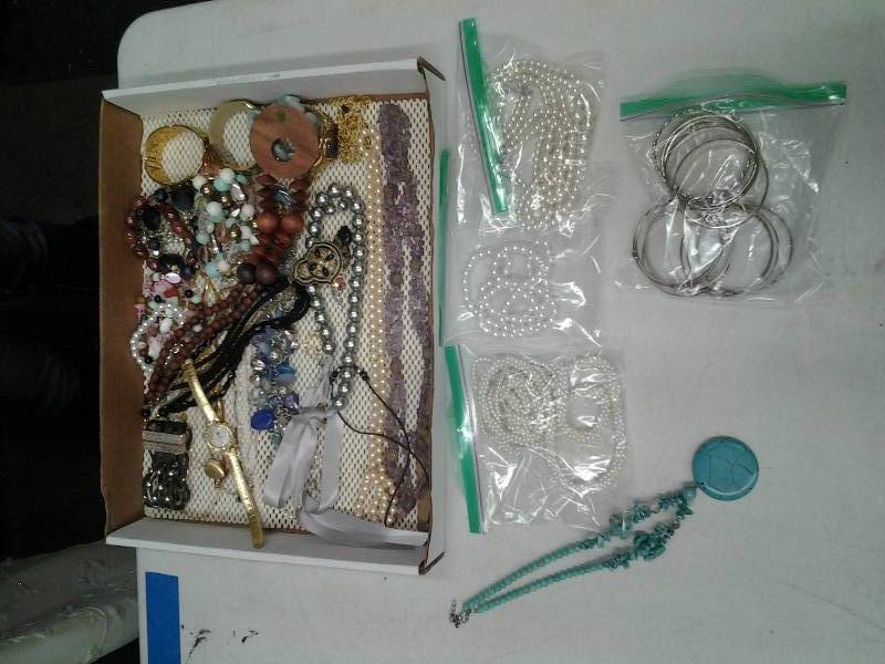 lot 49 image: Lot Costume Jewelry