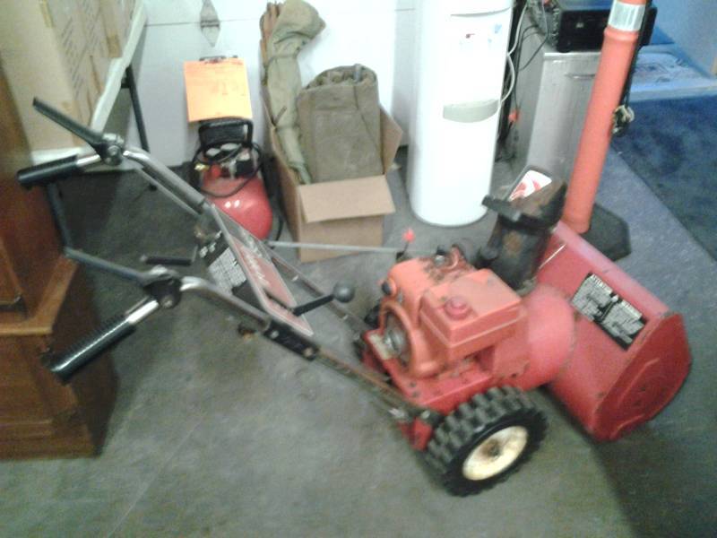 lot 51 image: Toro 3521 Snowblower - No Recoil - Needs Repair