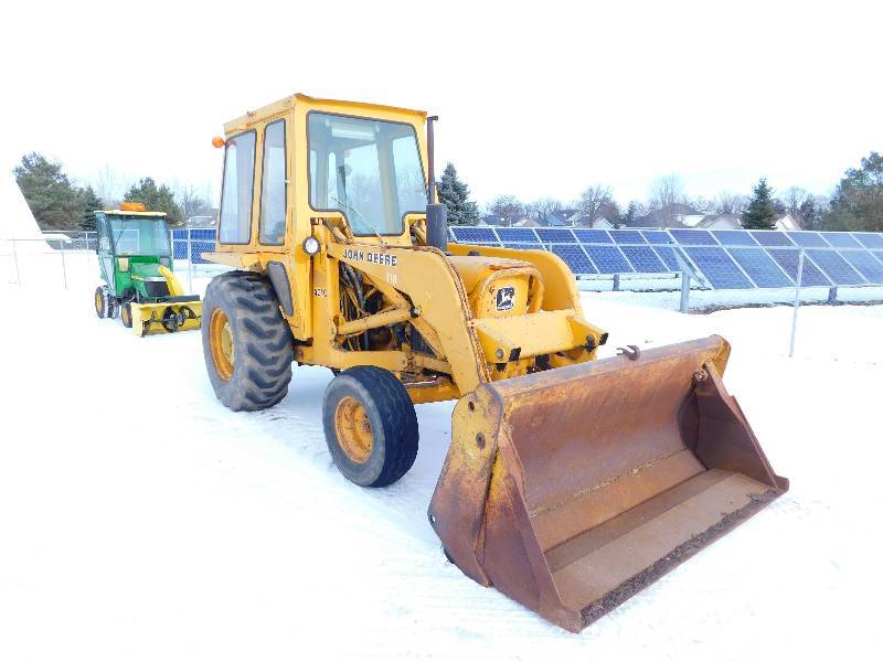 lot 1 image: 1981 John Deere JD401-C Loader With Blade and Silcle