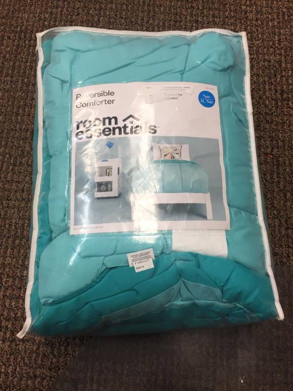 Solid comforter- room essentials ( TwinTwin XL)