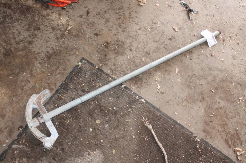 lot 17 image: 1.5 Pipe Bender, 62 Tall