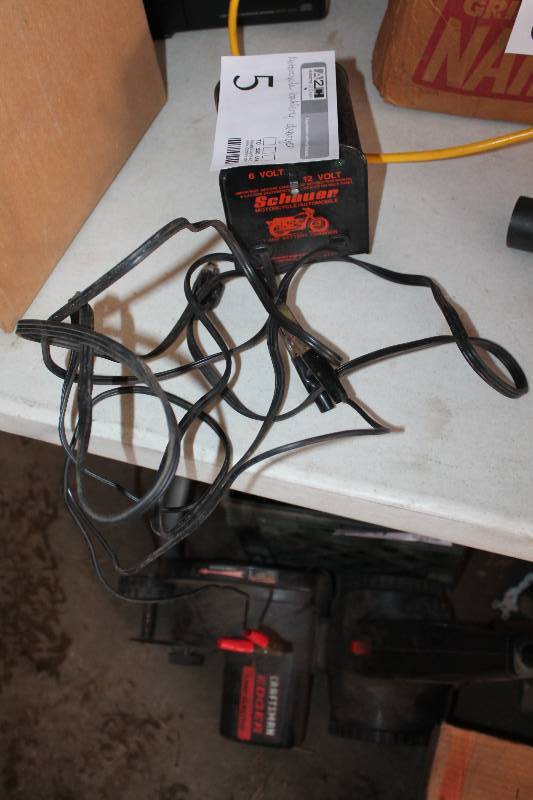 lot 5 image: Motorcycle Trickle 12 Volt Charger