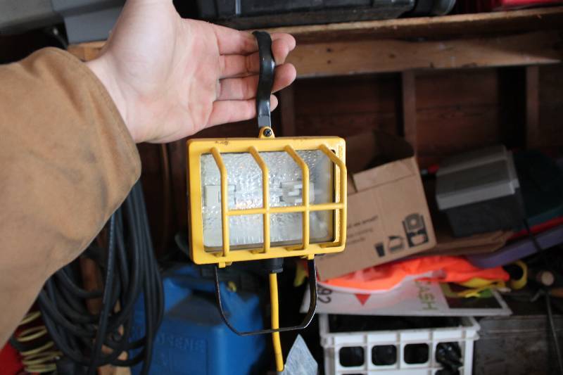 lot 32 image: Small Flood Light