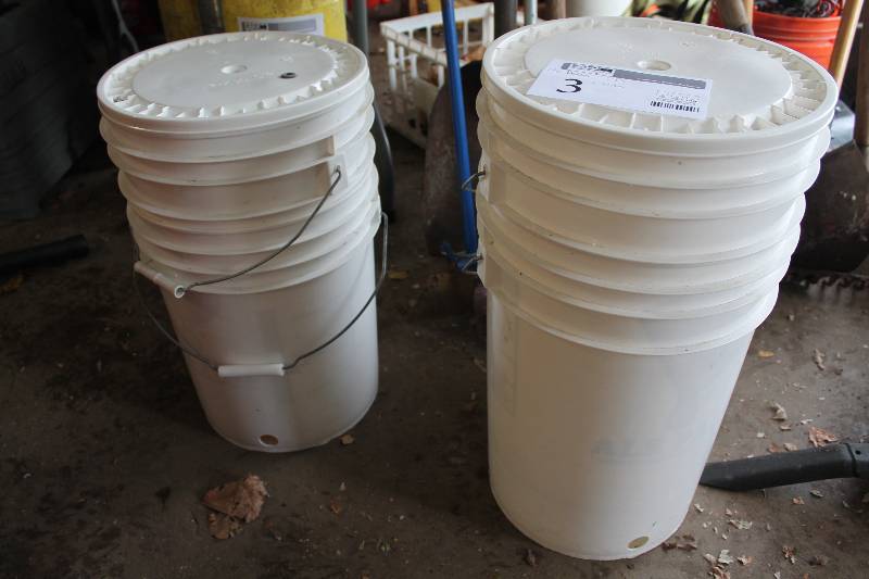 lot 3 image: 4 Ale Pale Brewing Buckets with 5 Gallon Capacity, 2 Lids included