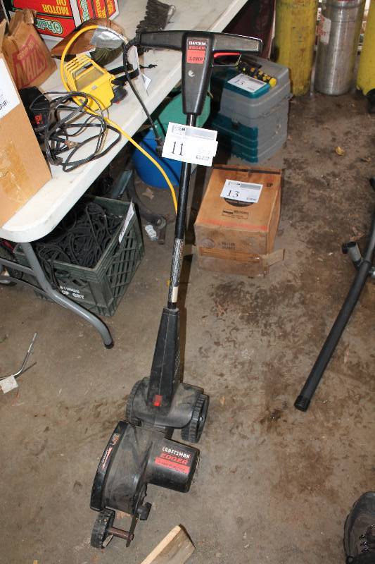 lot 11 image: Craftsman 3 Horse Power Electric Edger Untested