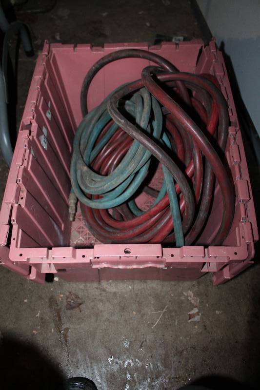 lot 26 image: Box Lot of 3 Air Hoses, Various Lengths