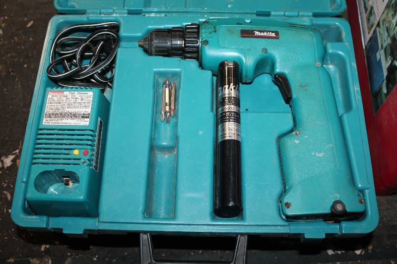 lot 35 image: Makita Cordless Drill