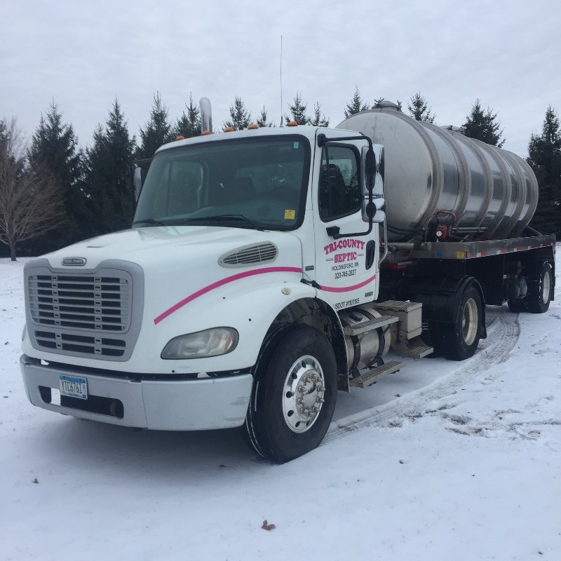 2007 FREIGHTLINER WITH VACUUM TRAILER