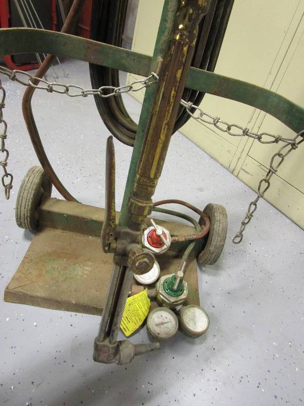 lot 5 image: Torch Set & Cart