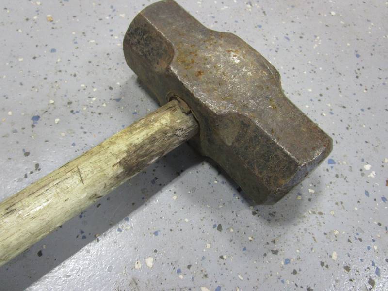 lot 10 image: Sledge Hammer & Bolt Cutter