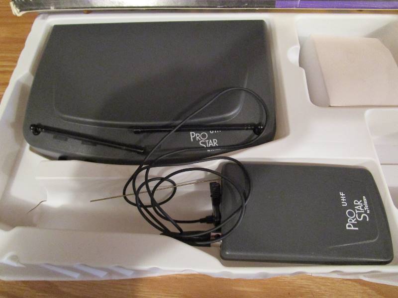 lot 19 image: Pro Star Wireless Microphone System wLapel Mic