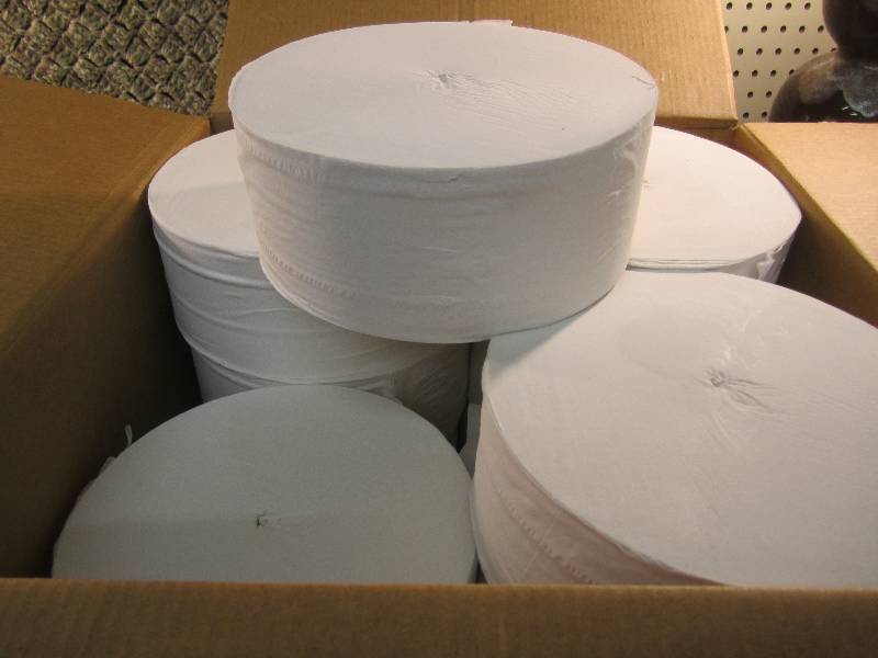 lot 9 image: Case of 12 Jumbo Rolls Coreless Toi...