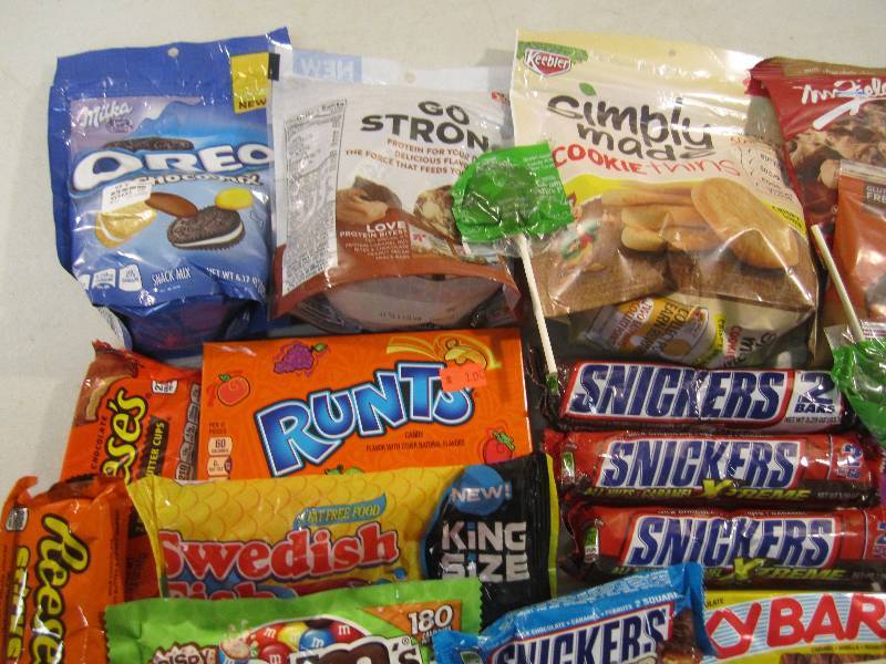 lot 174 image: Mixed Lot of Misc Candy Etc (candy ...