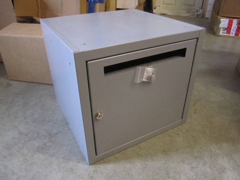 lot 175 image: Large Metal Locking Drop Box with K...