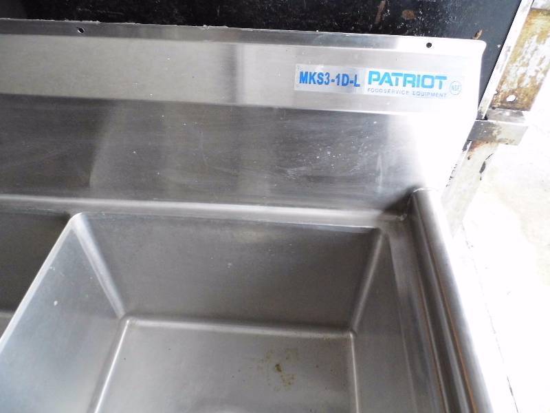 lot 3 image: Stainless Steel 3 Compartment Sink