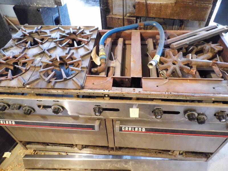 lot 4 image: Garland Gas Range
