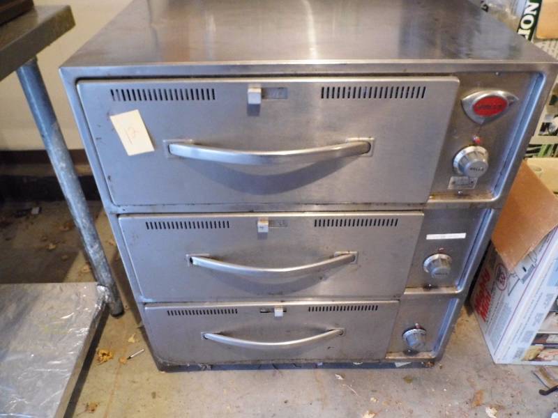 lot 12 image: Wells 3 Compartment Warmer