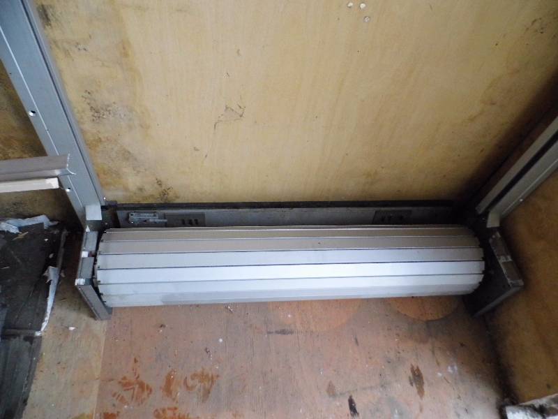 lot 16 image: Roll Up Door