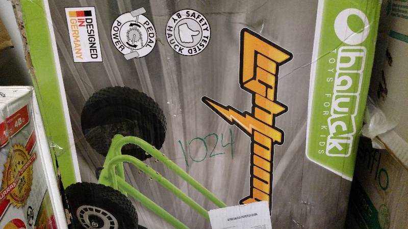 lot 1024 image: Hauck Toys Lightning Pedal Go-Kart - Race Green