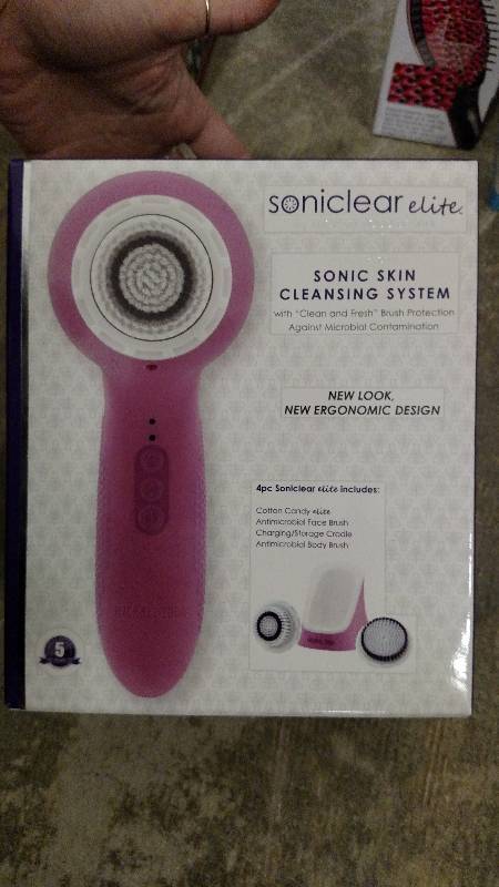 lot 1081 image: Michael Todd Soniclear Elite Skin Cleansing System