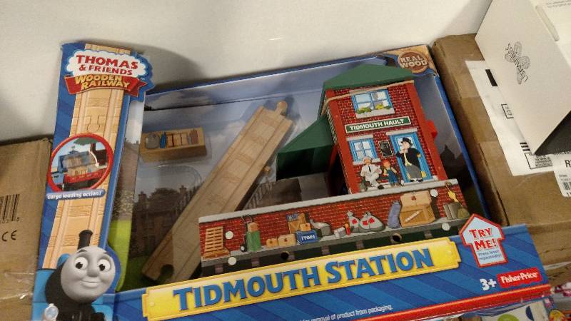 lot 1095 image: Fisher-Price Thomas Railway Tidmouth Station