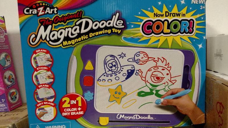 lot 1097 image: Cra-Z-Art Color Magnadoodle Deluxe
