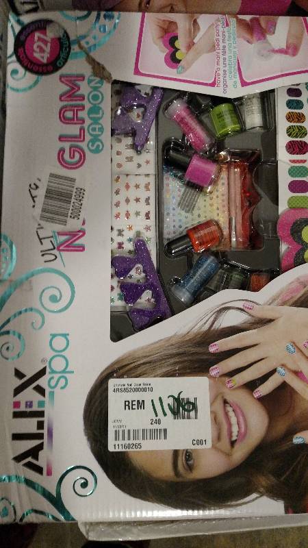 lot 1106 image: ALEX Toys Ultimate Nail Glam Salon Manicure Kit
