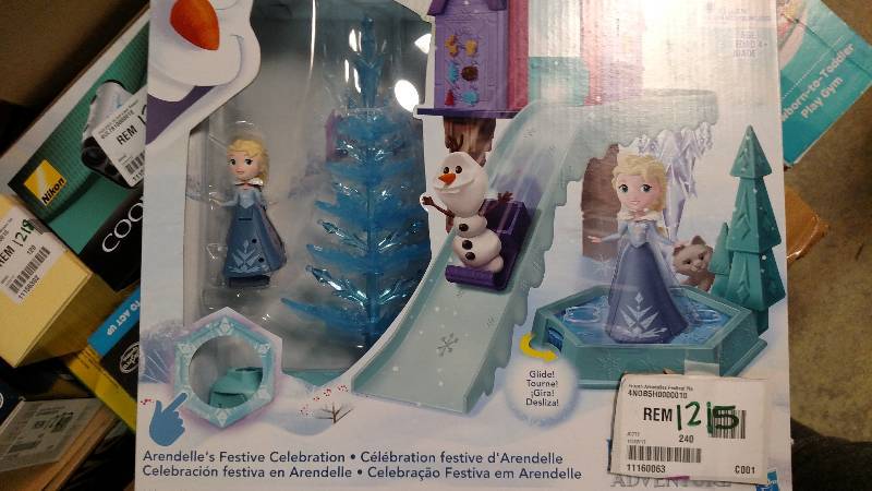 lot 1215 image: Disney Frozen Olafs Frozen Adventure Arendelles Festive Celebration Playset