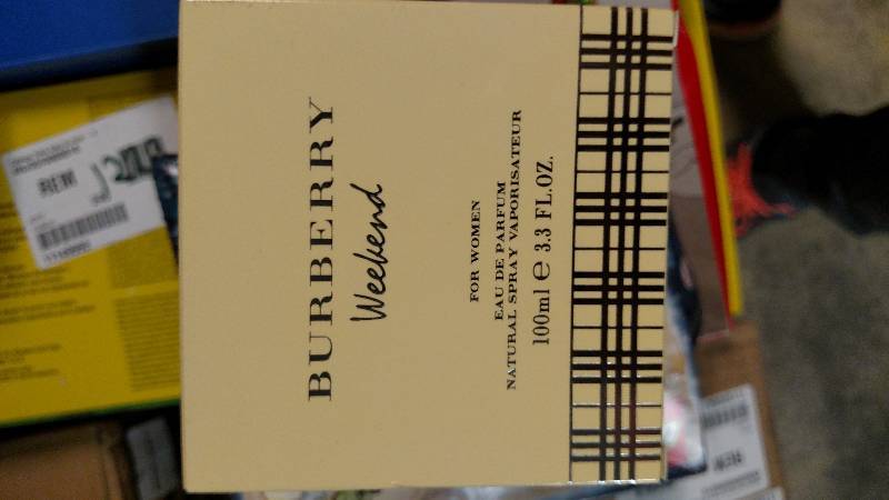 lot 1218 image: Burberry Weekend Eau De Parfum Spray - 3.3 Oz.
