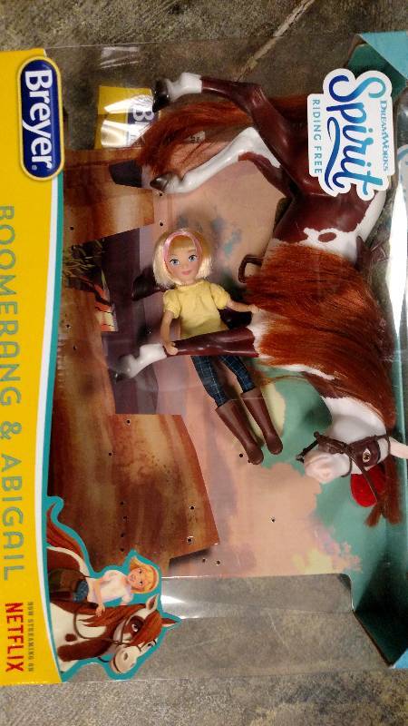 lot 1246 image: Breyer Boomerang and Abigail Gift Set