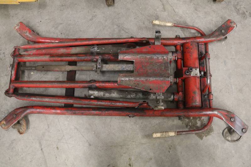 lot 2 image: Transmission Jack