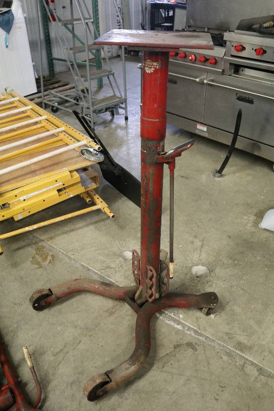 lot 3 image: Transmission Jack