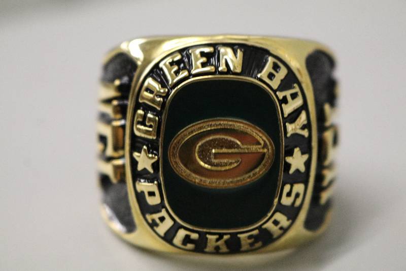 lot 18 image: Green Bay Packers Ring