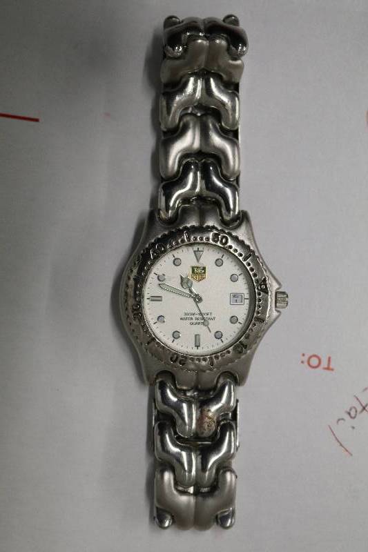 lot 21 image: Mens Tag Heuer Watch
