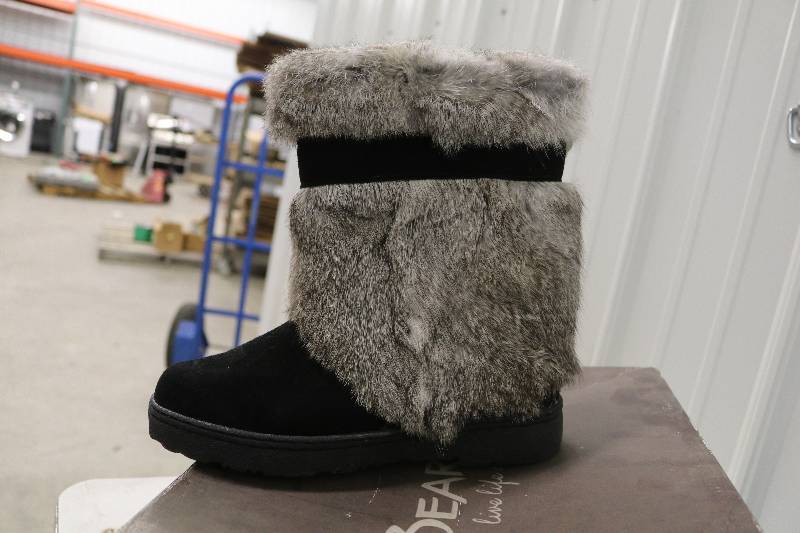 lot 24 image: Womens Boots