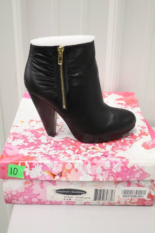 lot 53 image: Womens Boots