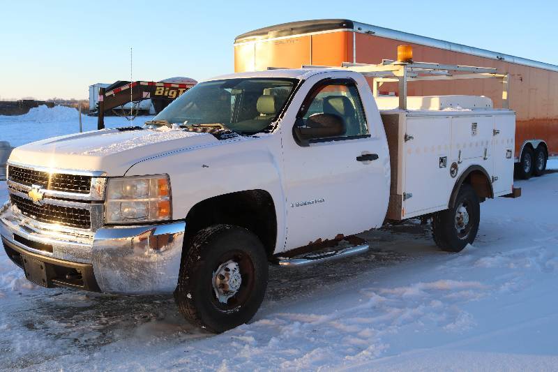 lot 55 image: Chevrolet Service Truck