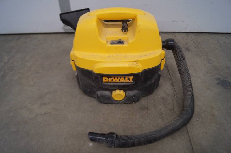 lot 63 image: DeWalt Vacuum