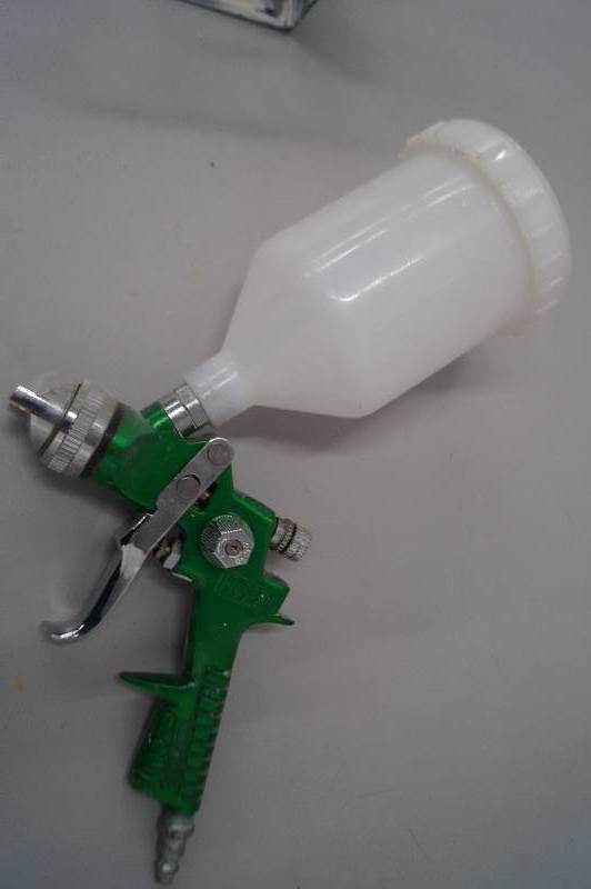 lot 64 image: Top Load Paint Sprayer