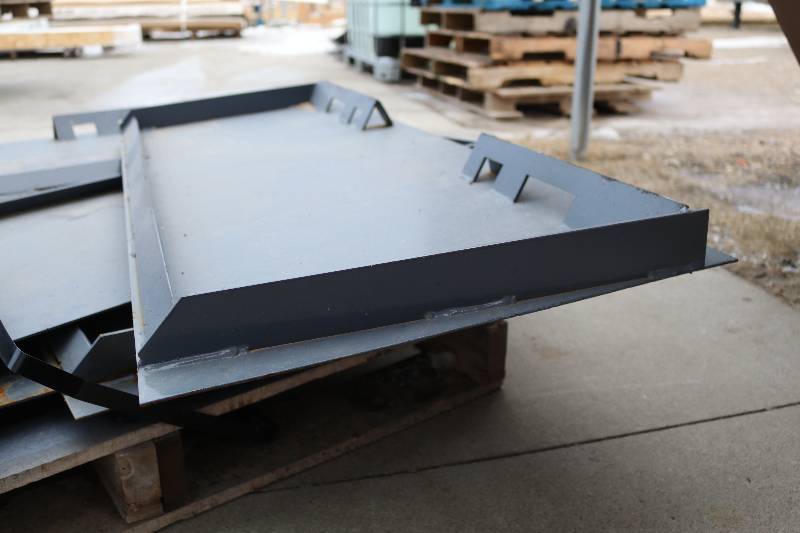 lot 92 image: Skid Steer Receiver Plate