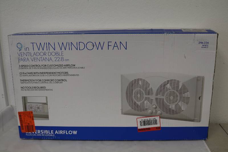 lot 200 image: Window Fan