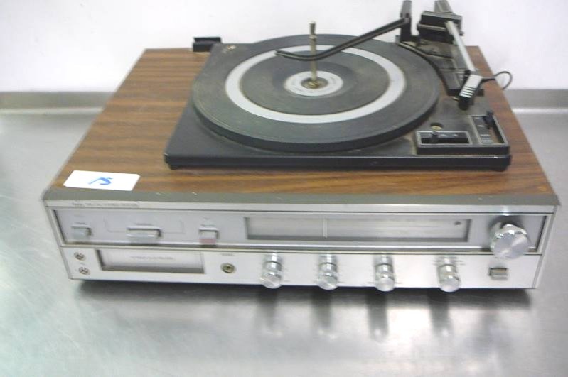 lot 15 image: Sears AMFM Stereo System