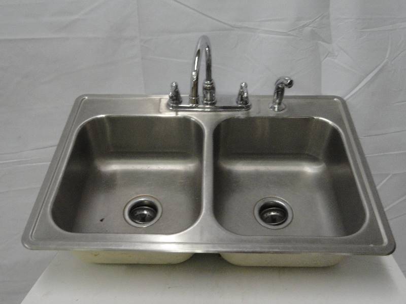 lot 5 image: Stainless Steel Kitchen Sink & Faucet
