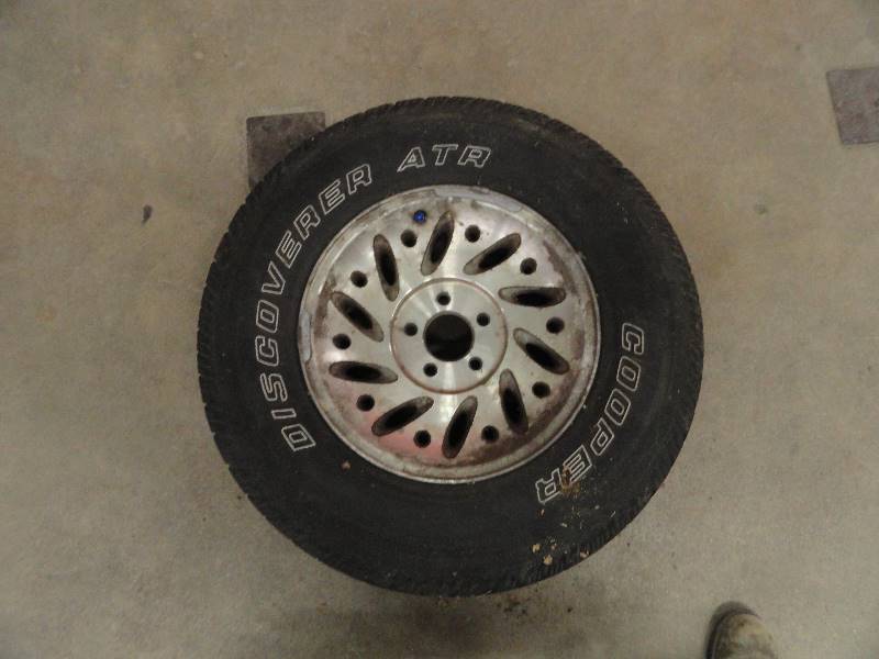 lot 6 image: 15 Aluminum Rim