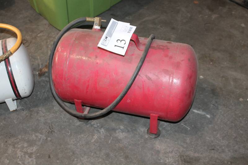 lot 13 image: Air Tank w Hose, Connections