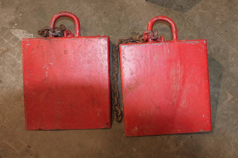 lot 16 image: Lot of (2) Steel Wheel Chocks