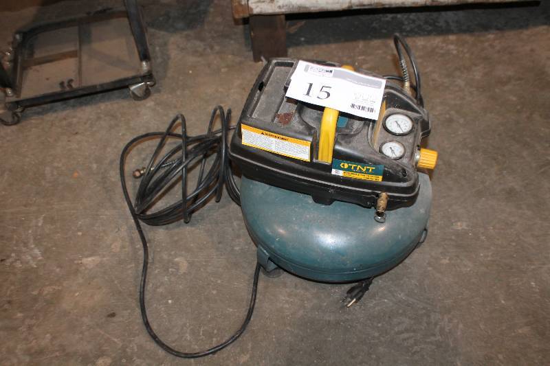 lot 15 image: ToolsnTasks 3-Gallon Oiless Air Compressor